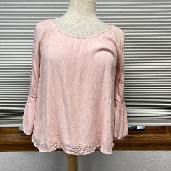 Hollister NWT Pink Cold Shoulder/Arm 3/4 Tie Sleeve Top Size Small - Picture 1 of 9